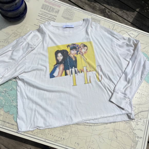 Daydreamer TLC Cropped Graphic Long Sleeve Tee - Picture 2 of 5